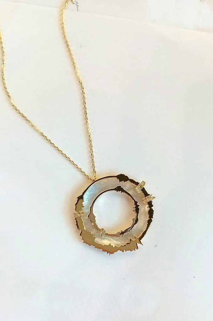 Soundwave necklace of the quraan verses. Gold necklace. Mother of pearl. Diamonds necklace.