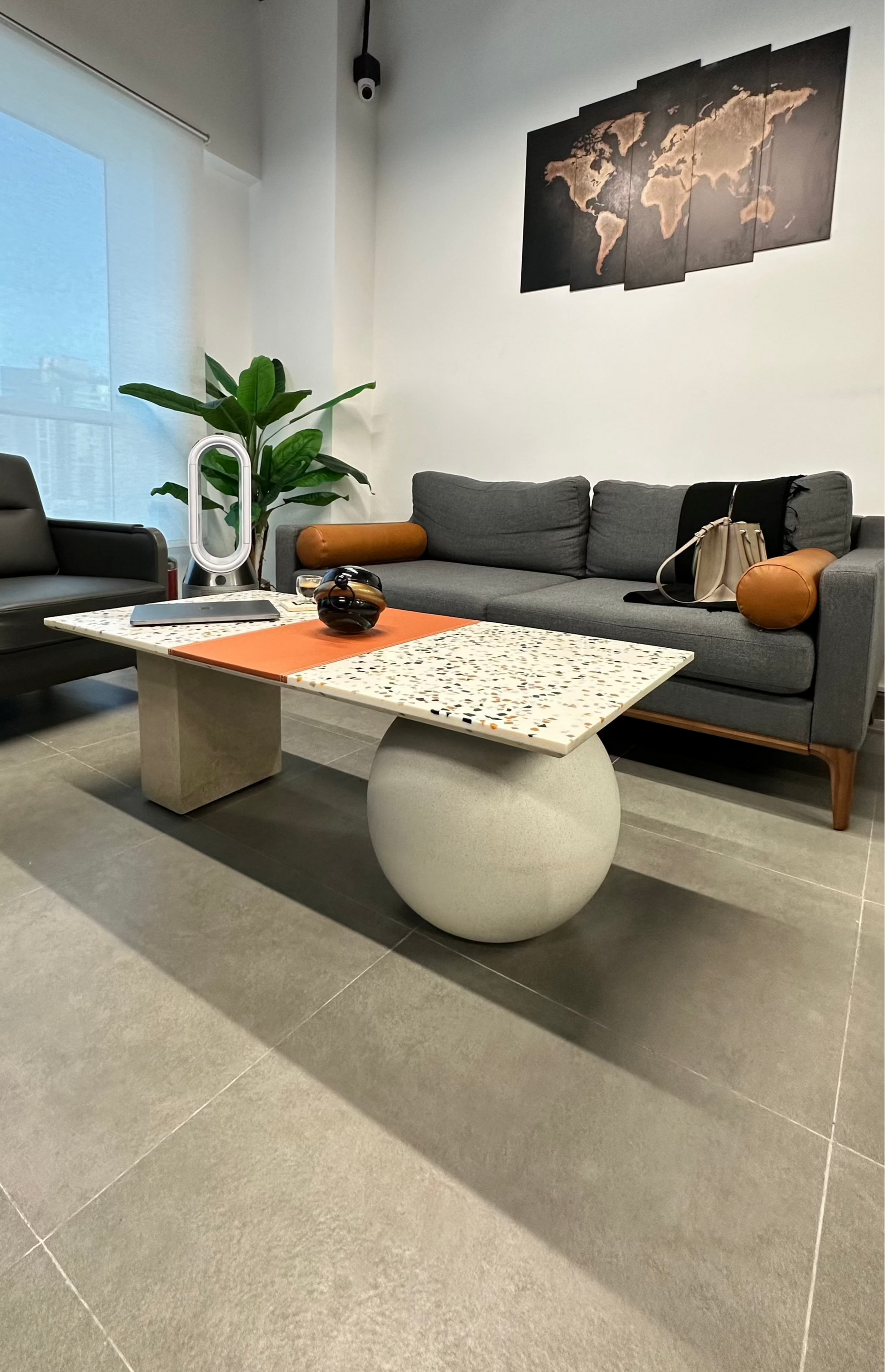 multi material table with a wooden microcement ball