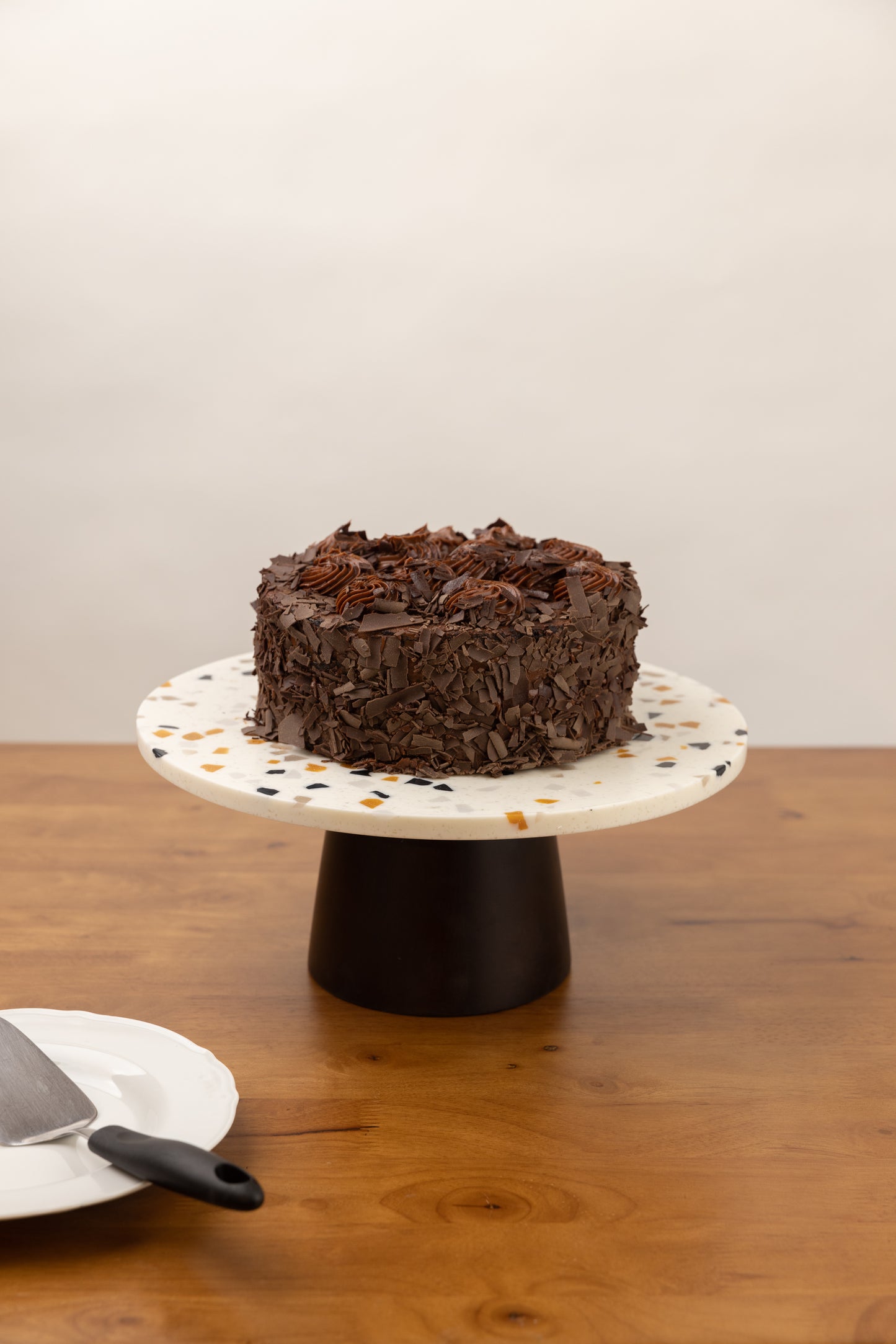 Cor-razzo Cake Stand on Wooden Base