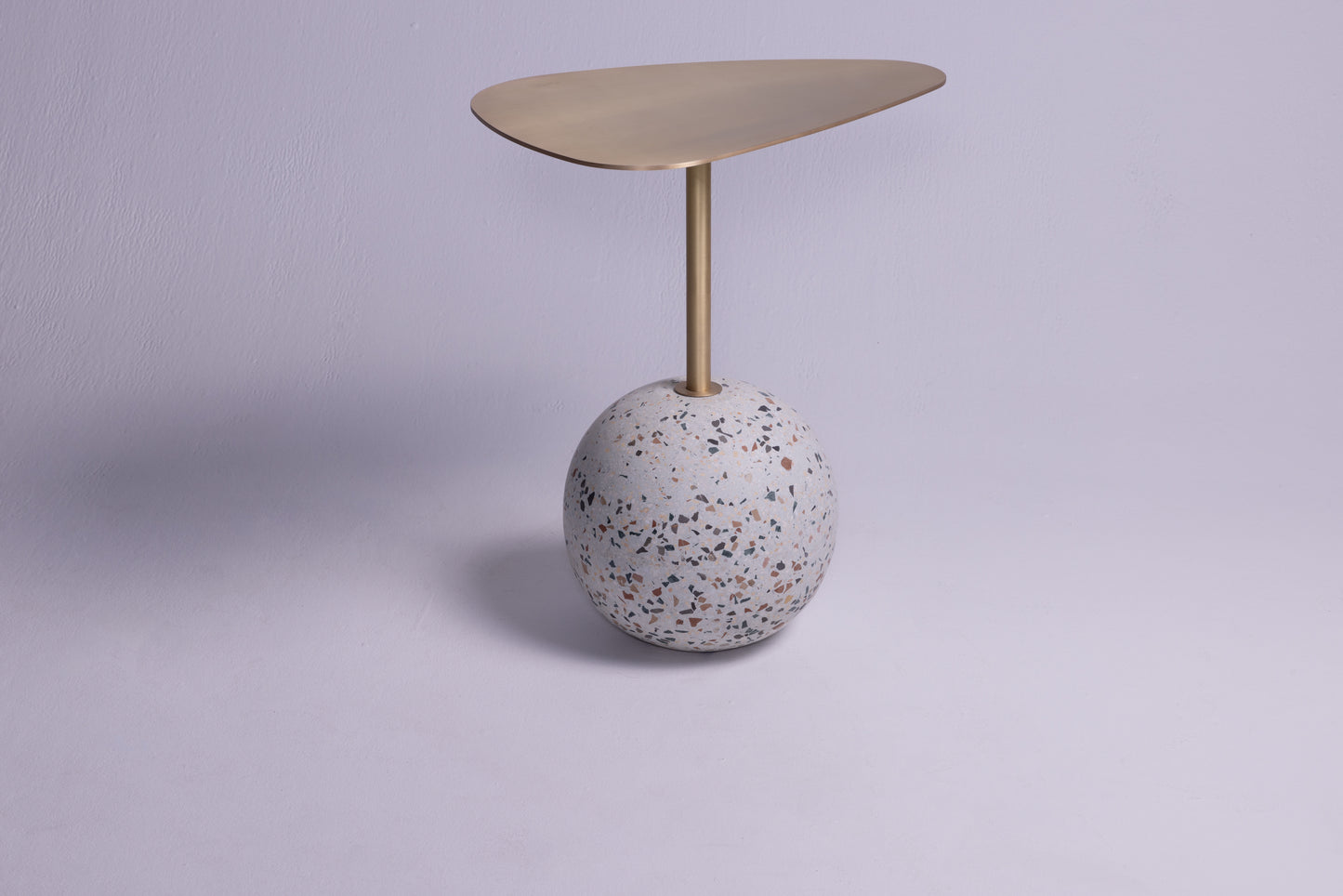 home decor can be luxurious in this side table