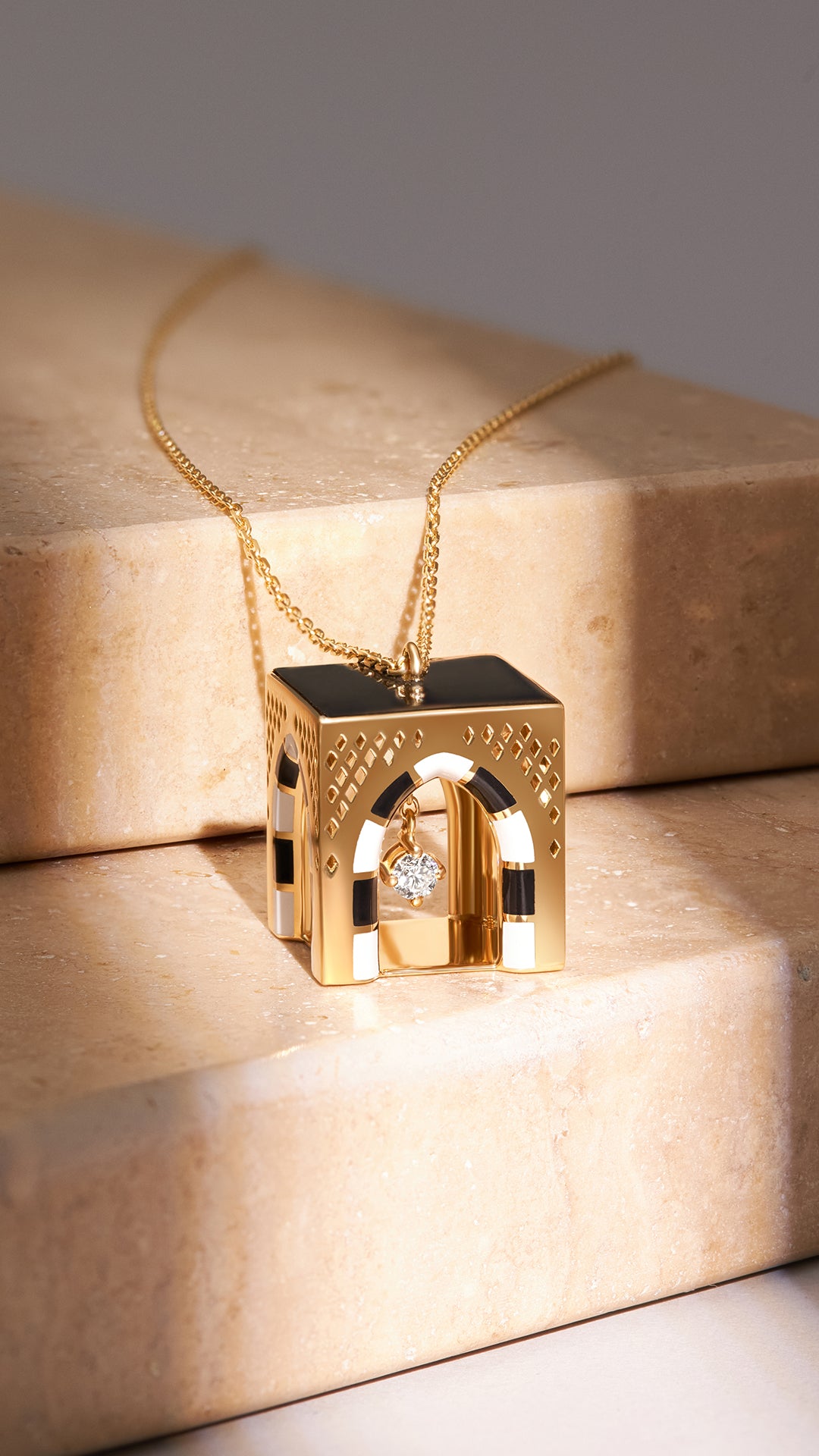 Mehrab Necklace - مُكعّب-المحراب – tajrid